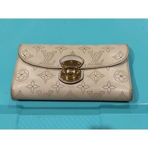 Louis Vuitton Wallet Womens Beige Mahina Amelia Perforated Leather S-Lock‎ COA